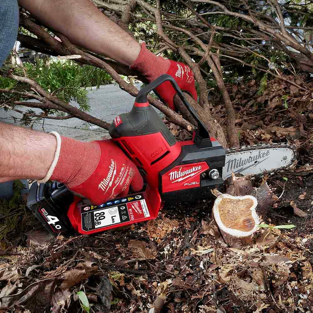 Serra de poda MILWAUKEE 12V FUEL™ HATCHET™ de 6 polegadas Skin M12FHS-0