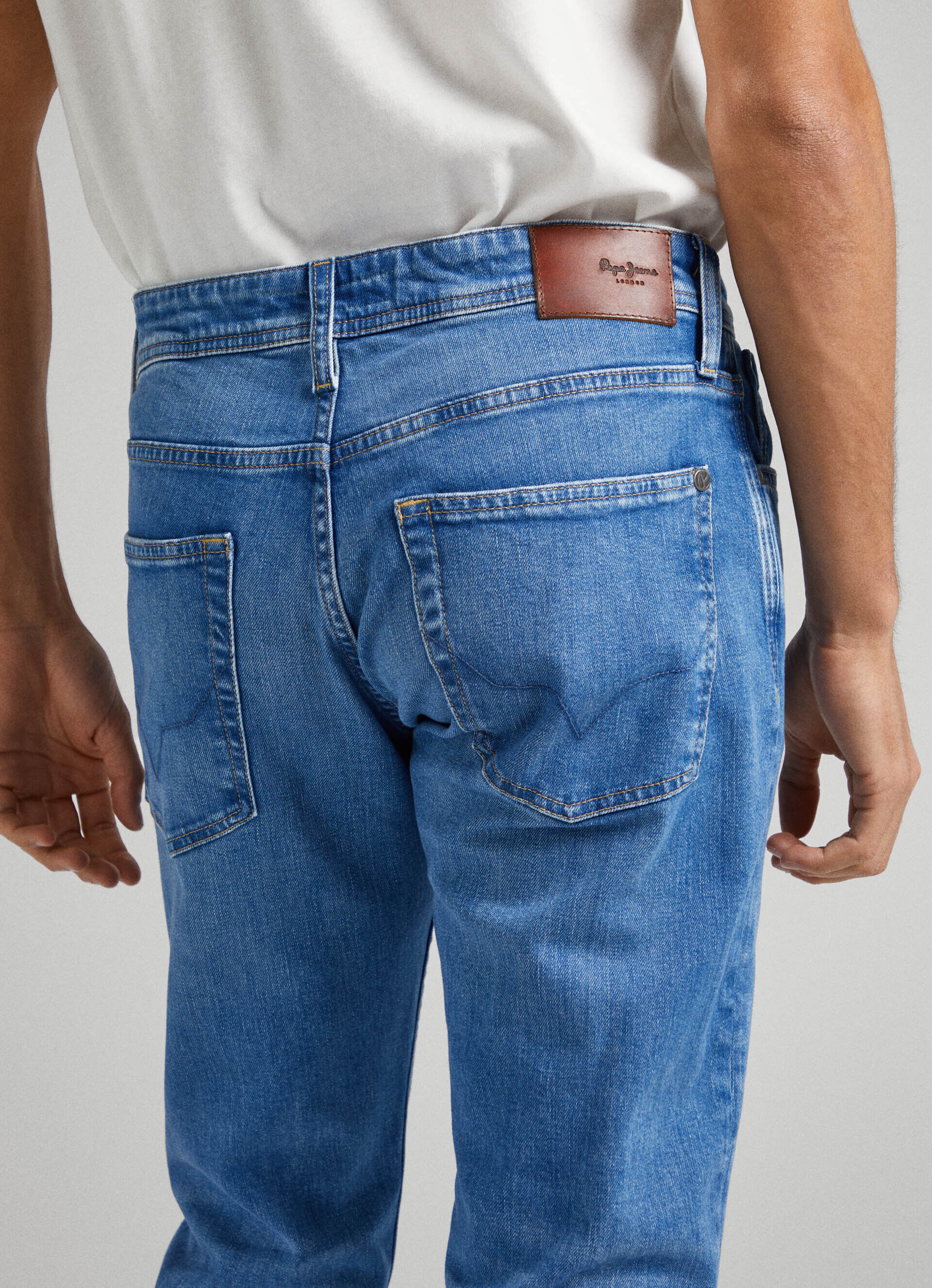 Calça jeans CASH FIT com cintura regular - jeans
