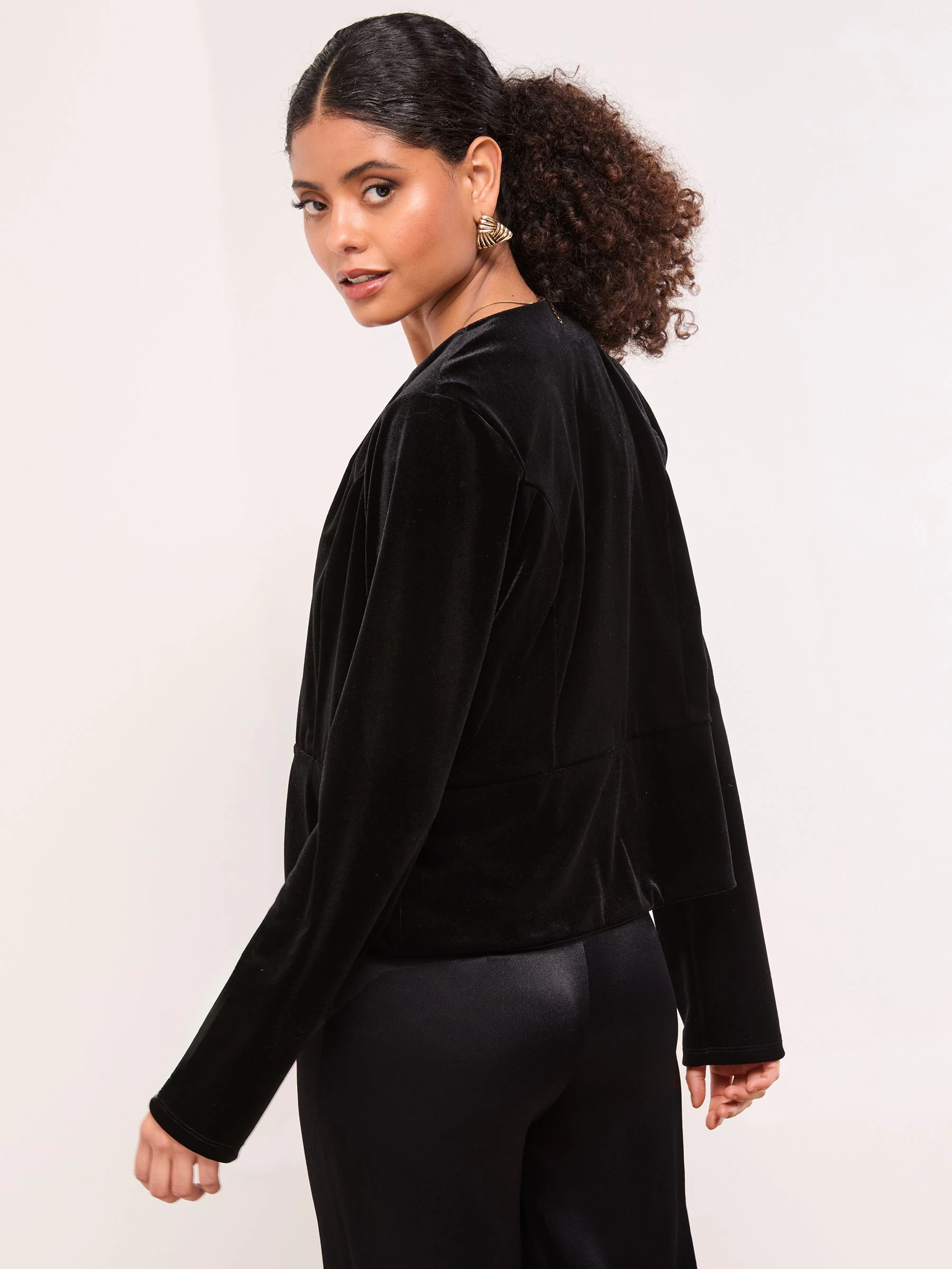 Zwart fluweel - Lipsy - Kraagloze korte blazer