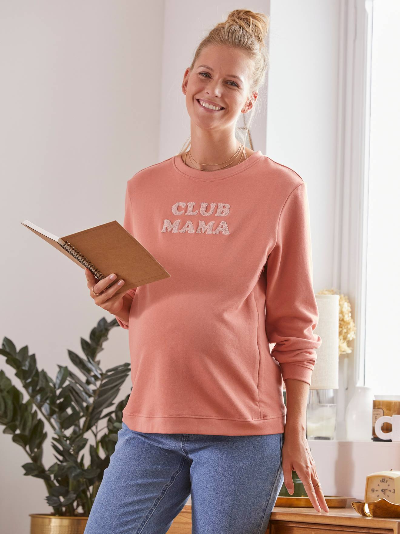Moletom de lã com mensagem para gestantes e lactantes, cinza médio liso com estampas.