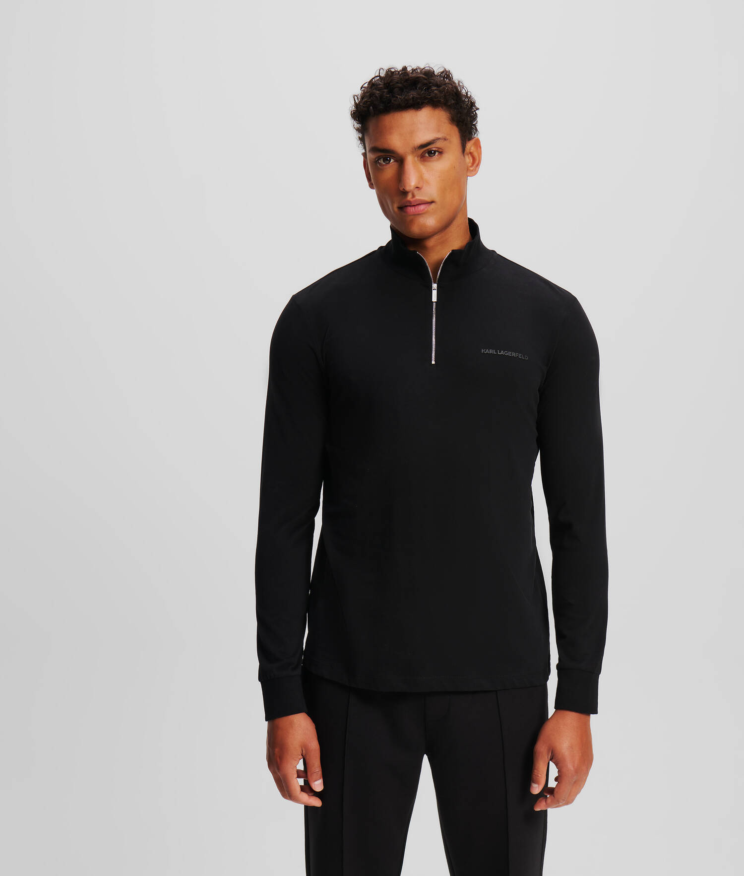 POLO À FERMETURE ZIPPÉE ET MANCHES LONGUES