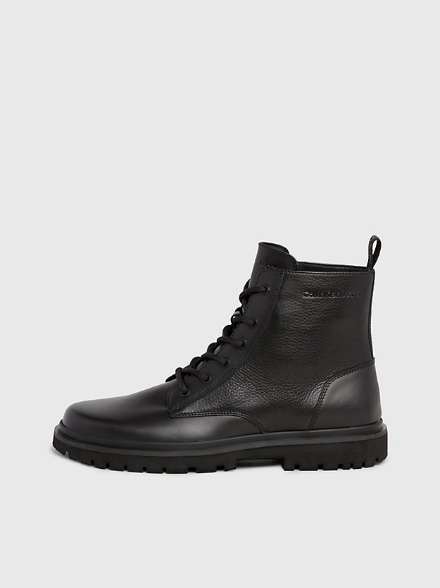 botas de couro até o tornozelo