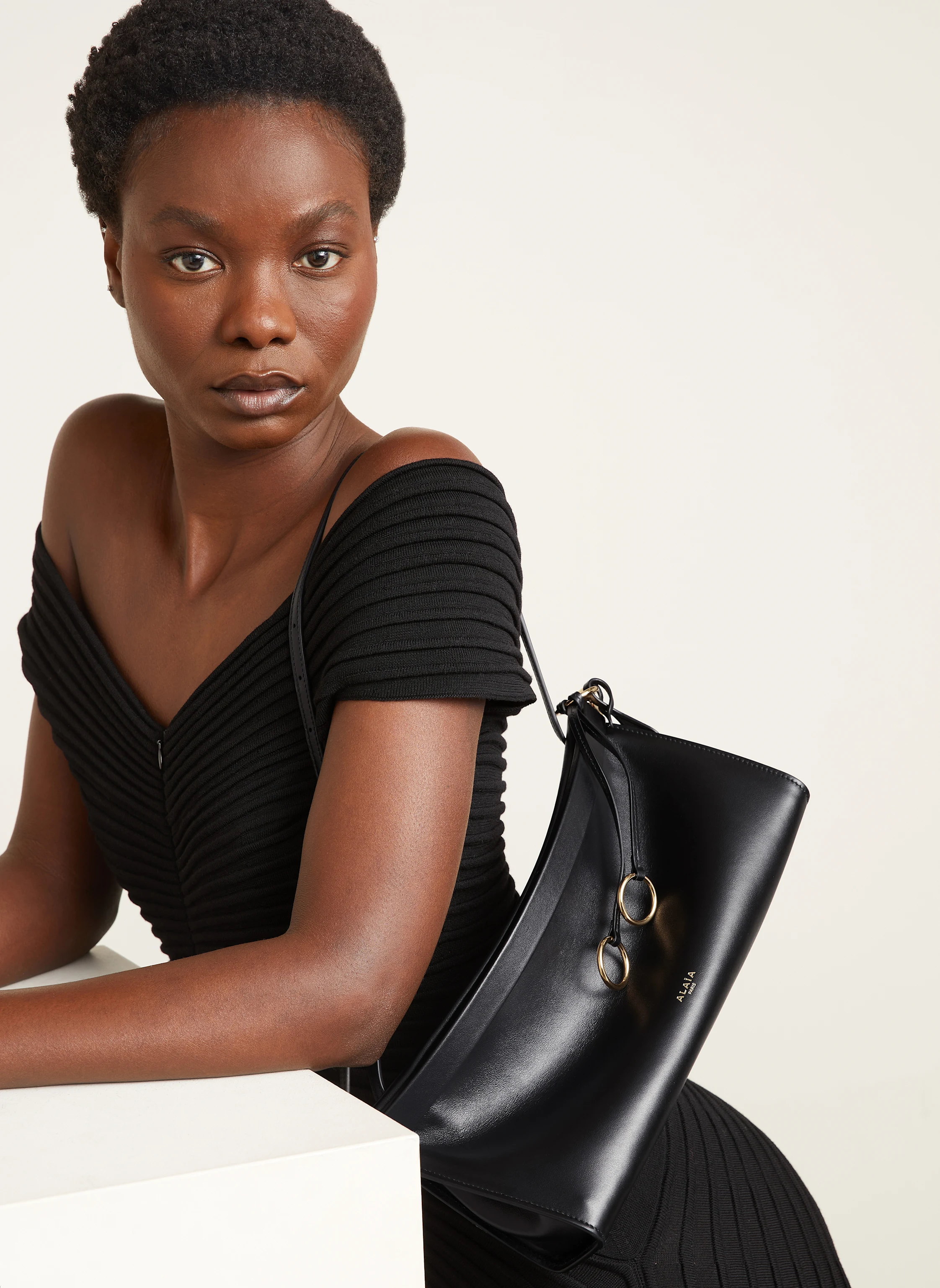 ALAÏA Schultertasche EAST WEST MEDIUM
