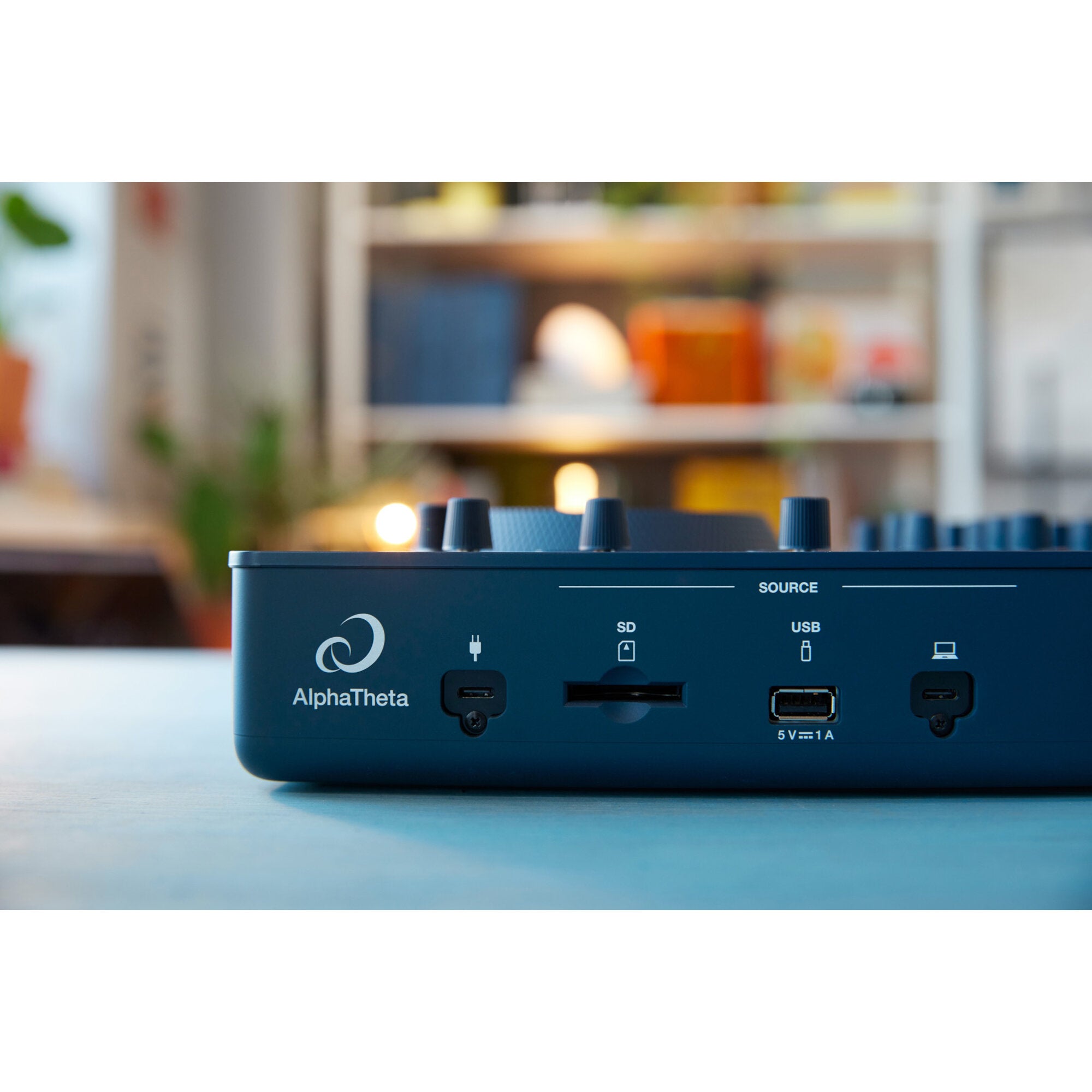 AlphaTheta Omnis-Duo all-in-one mobiel DJ-systeem