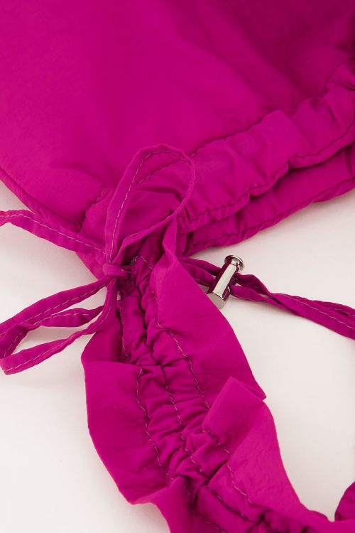 Fuchsia shopper met ruffles