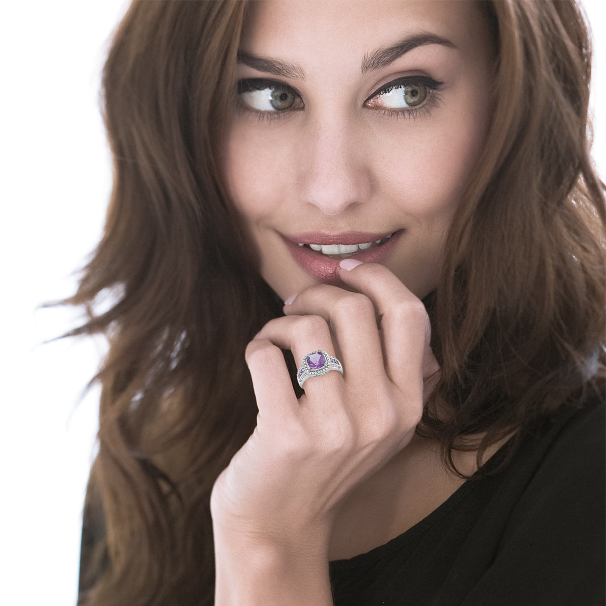 Bague or 750 blanc carrée améthystes et diamants