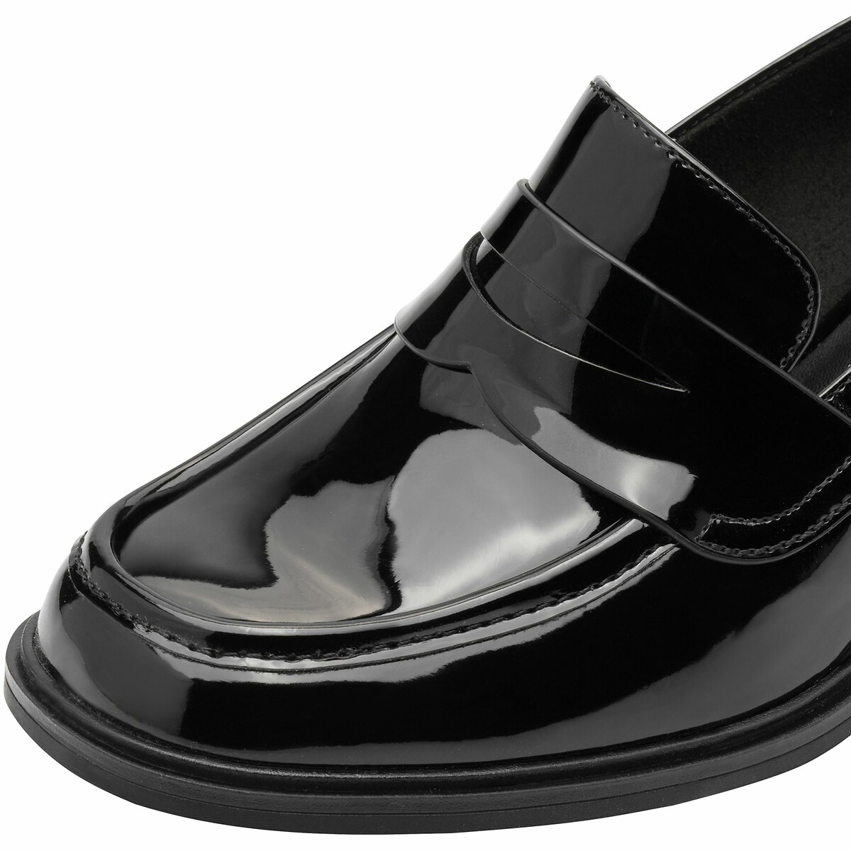 TAMARIS<br>Mocassins de salto alto em couro envernizado
