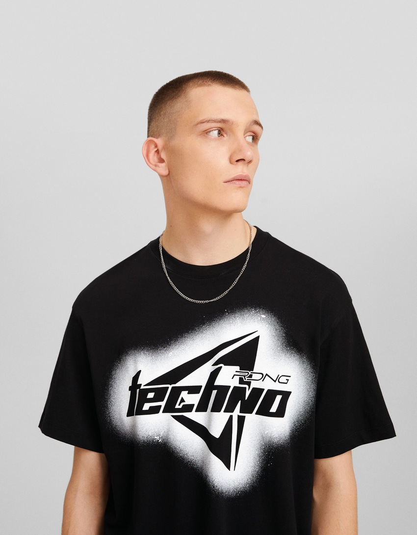 Camiseta de manga curta com estampa e modelagem quadrada