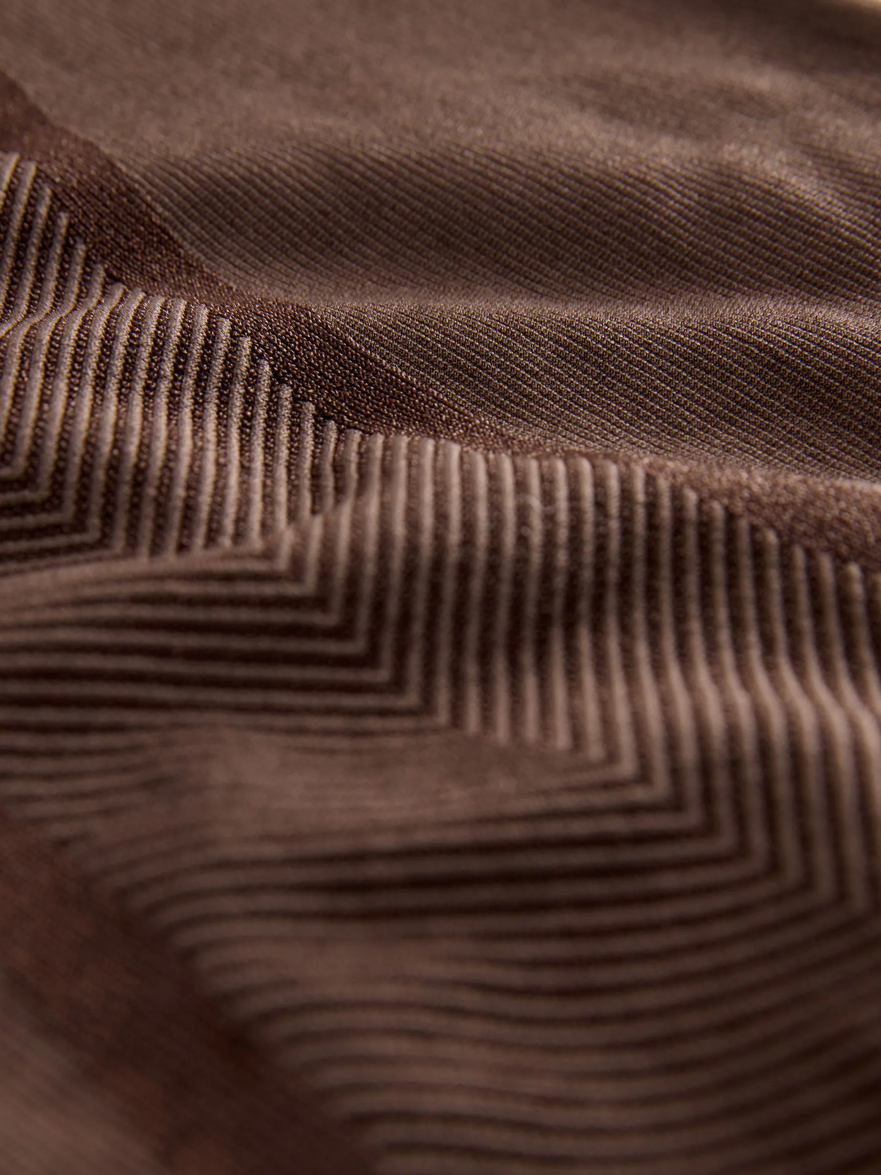 Chocolade nude - Vormgevende naadloze slip voor gladdere dijen met stevige buikcorrectie