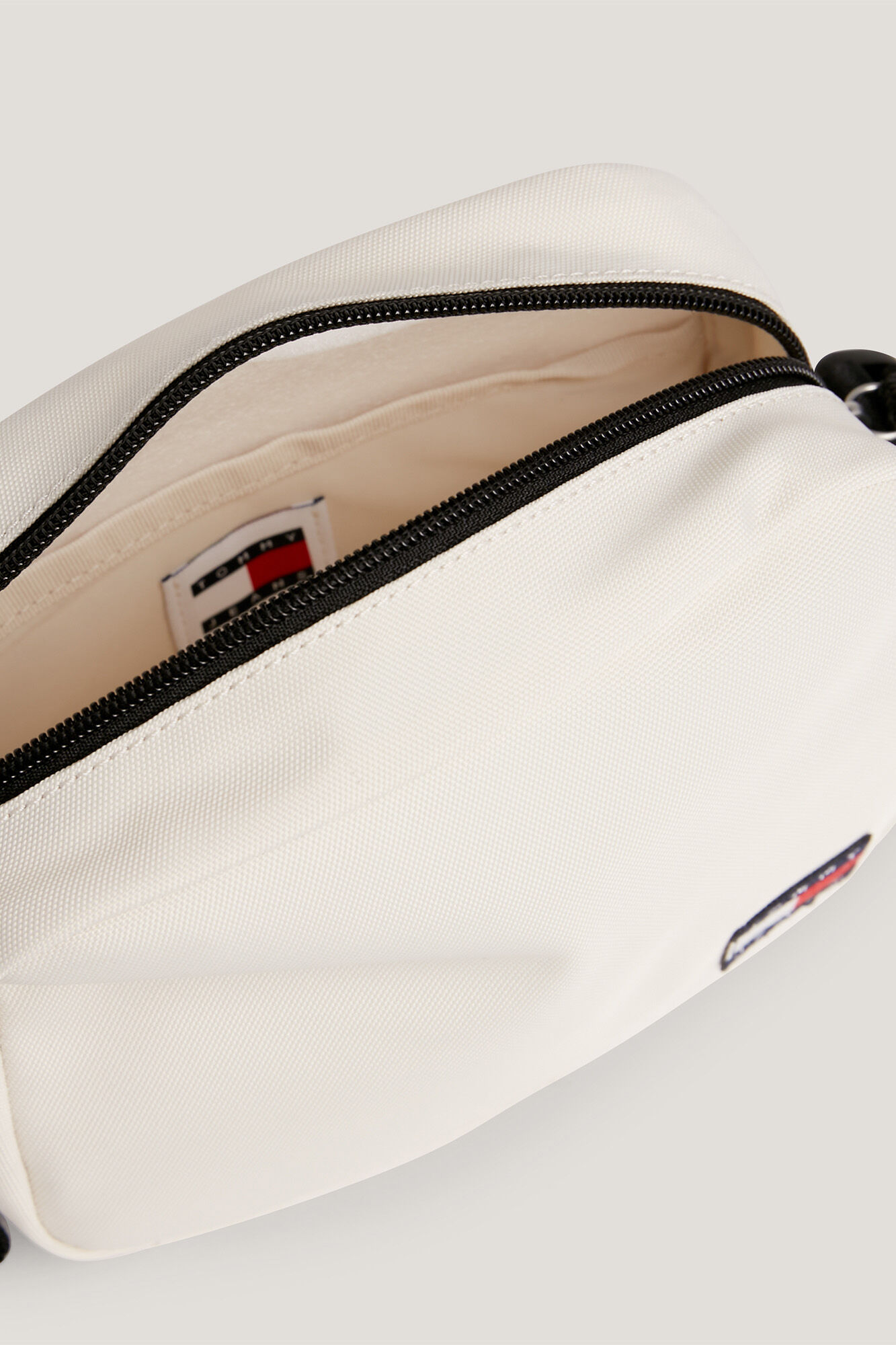 Bolsa de ombro masculina Tommy Jeans com bandeira
