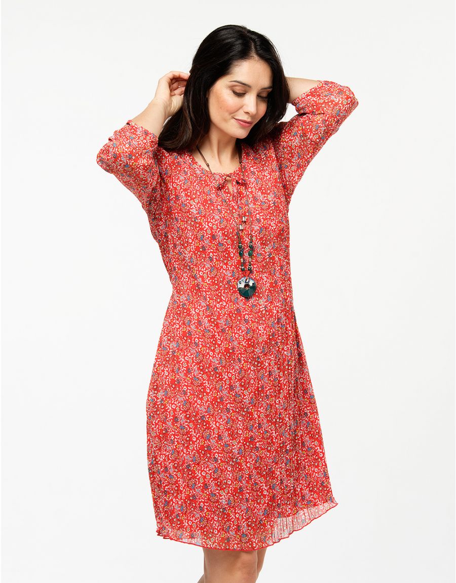 Robe rouge fin plissé