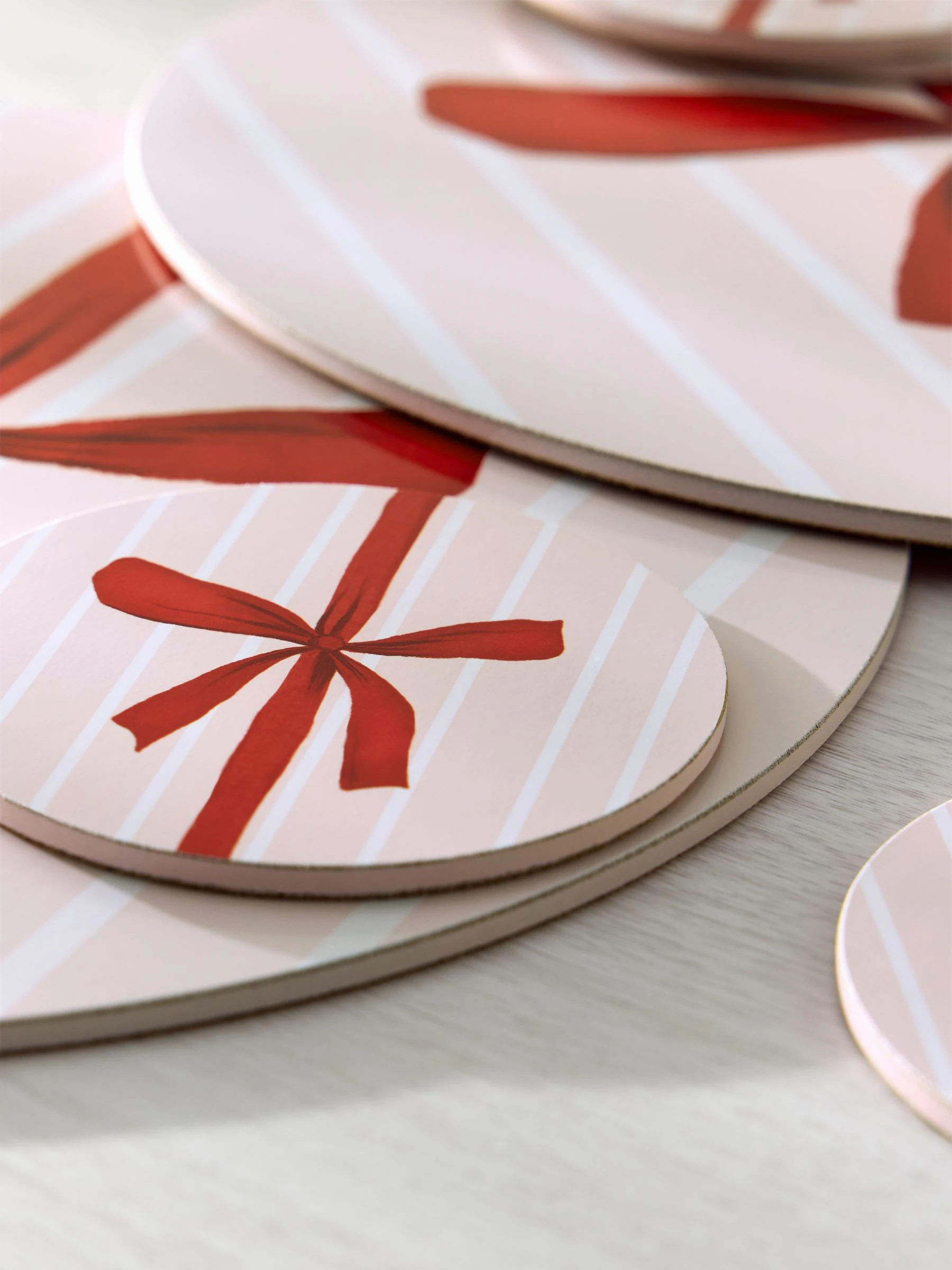 4 Pieces Kerstmis Strik Placemats en Onderzetters Set met kurken achterkant