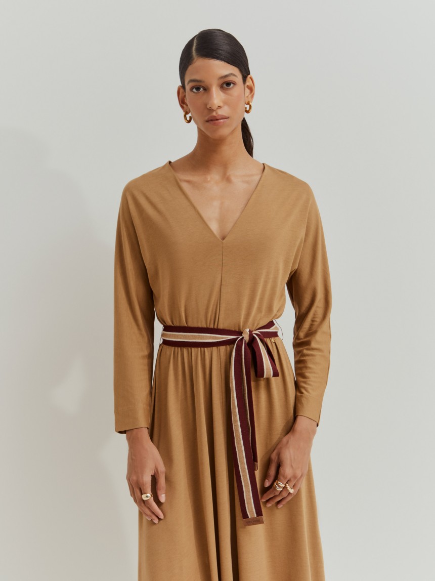 Vestido midi de malha com cinto