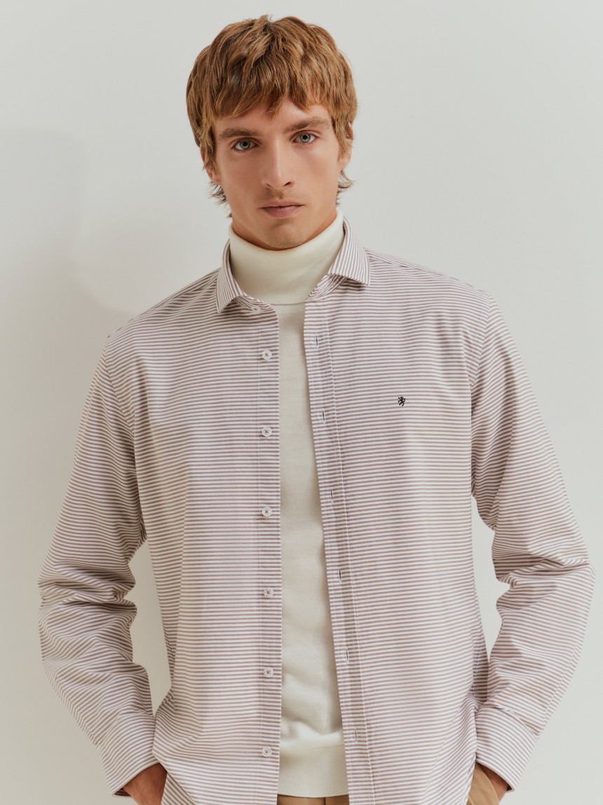 Camisa slim fit às riscas