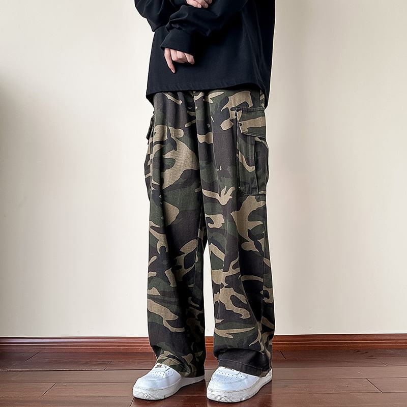 YERGO - Middelhoge camouflageprint jeans met wijde pijpen