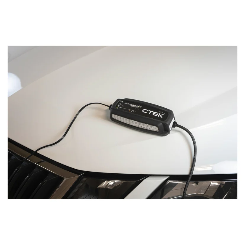 Batterilader med tilbehør 12 V 5 A