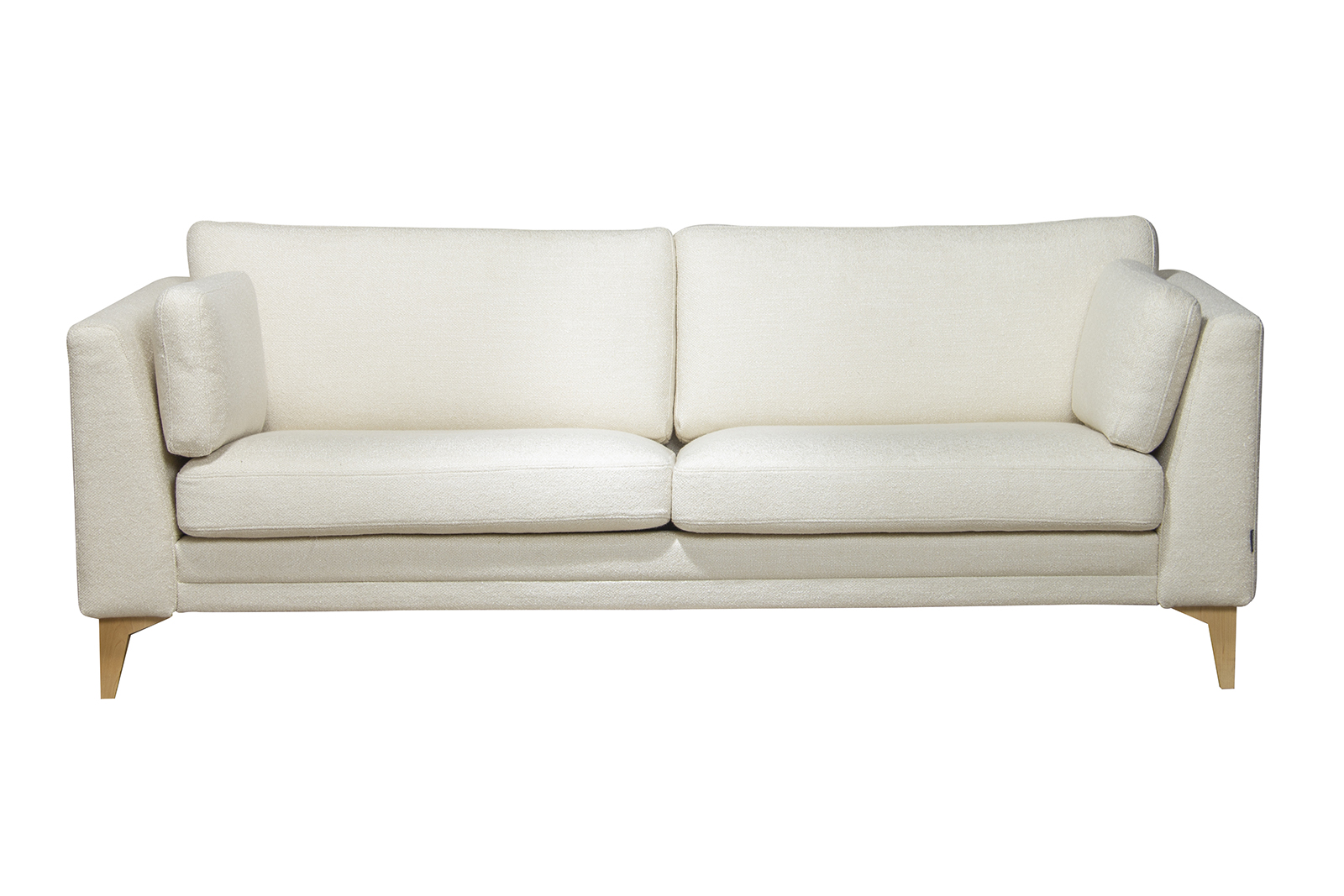 Avignon sofa 3-seter i tekstil Dolce 1477-03 cream med eik ben og skumfyll i ryggputene.