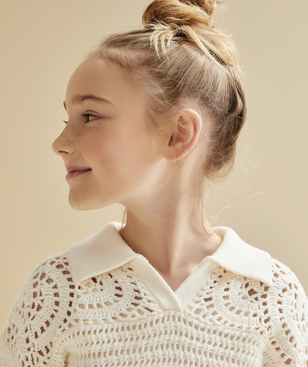 PULL FILLE ÉCRU EN TRICOT ET CROCHET AVEC COL