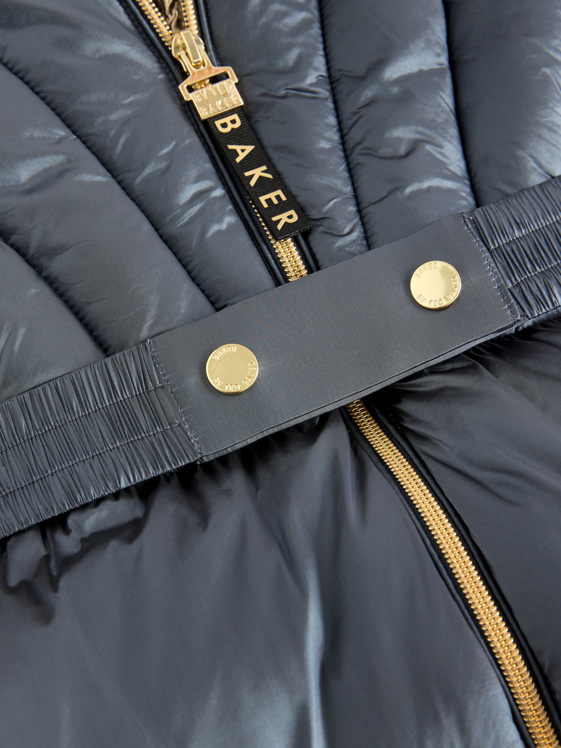 Baker by Ted Baker - Marineblauwe, regenbestendige gewatteerde jas met parels en ceintuur