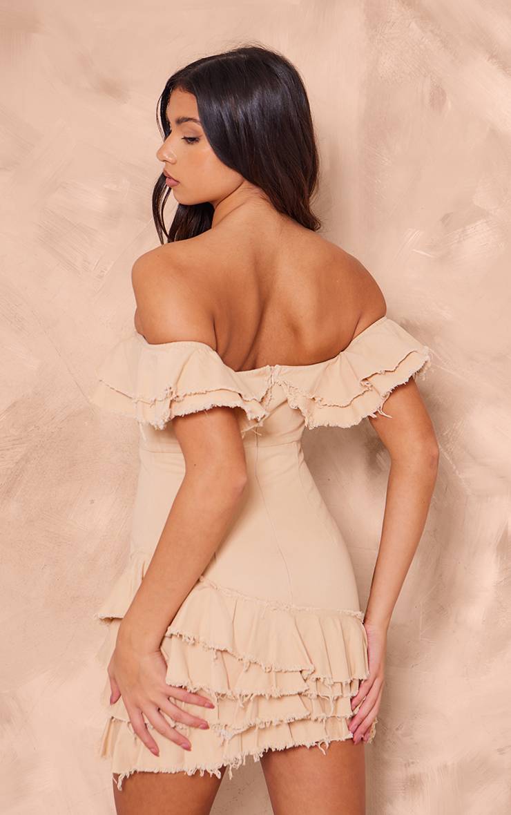Crème Robe Droite Étagée À Encolure Bardot En Sergé Avec Bords Effilochés