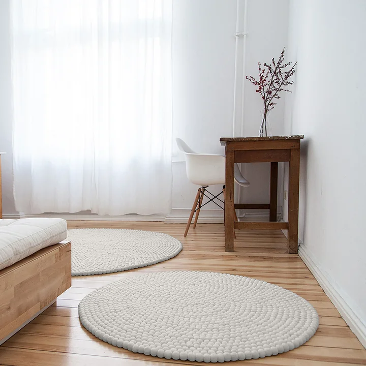 myfelt - Linéa Filzkugelteppich, Ø 140 cm, naturweiss
