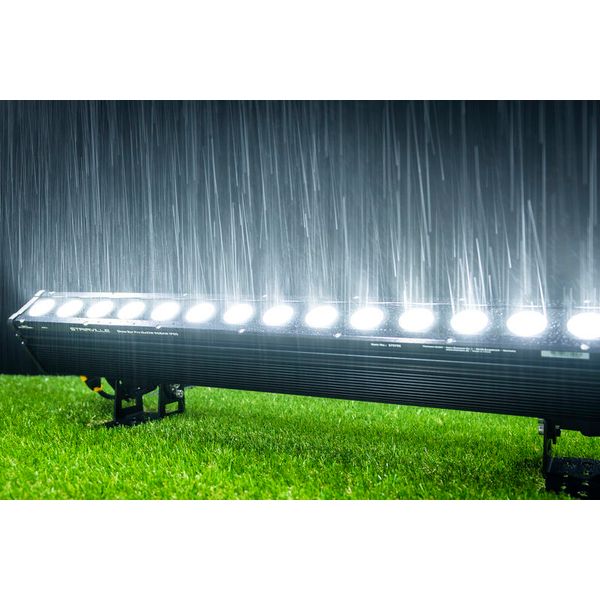 Stairville Show Bar Pro 16x10W RGBAW IP65