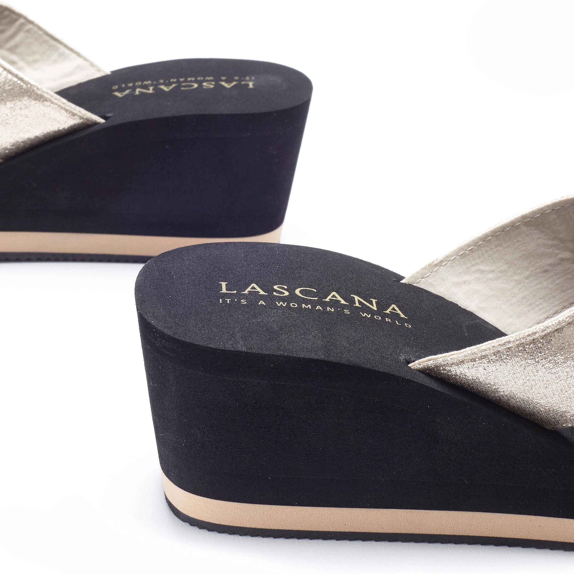 LASCANA Badepantolette in schwarz-goldfarben