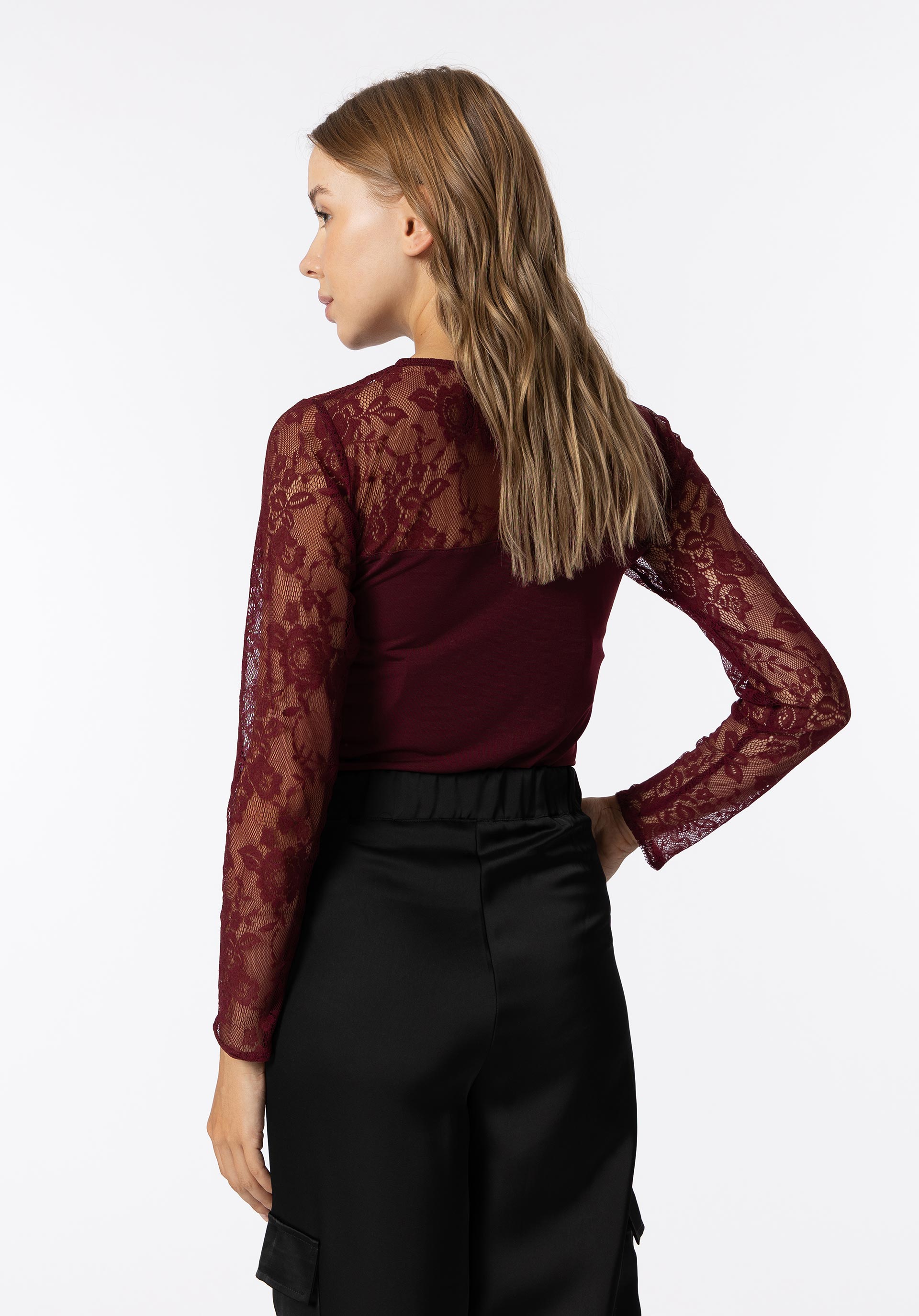 T-shirt Combinada com Renda