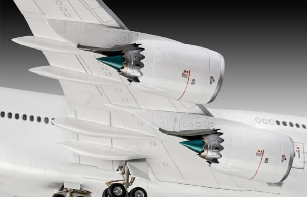 Revell Boeing 747-8 Lufthansa 