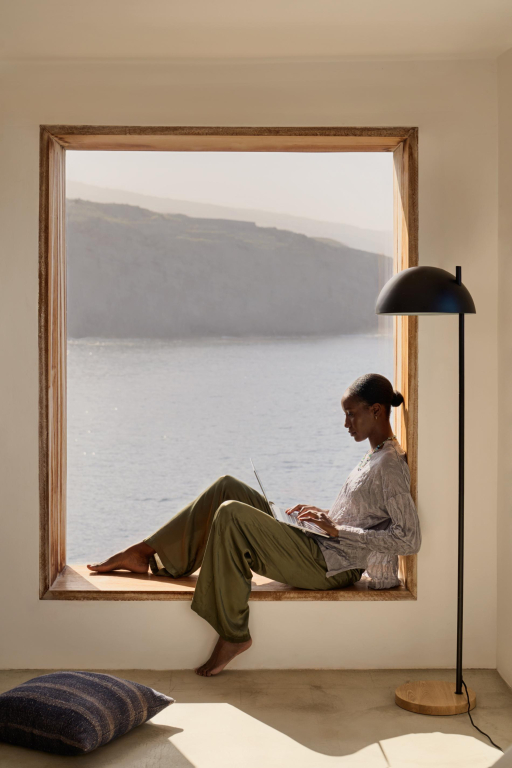 Kave Home Catlar vloerlamp zwart