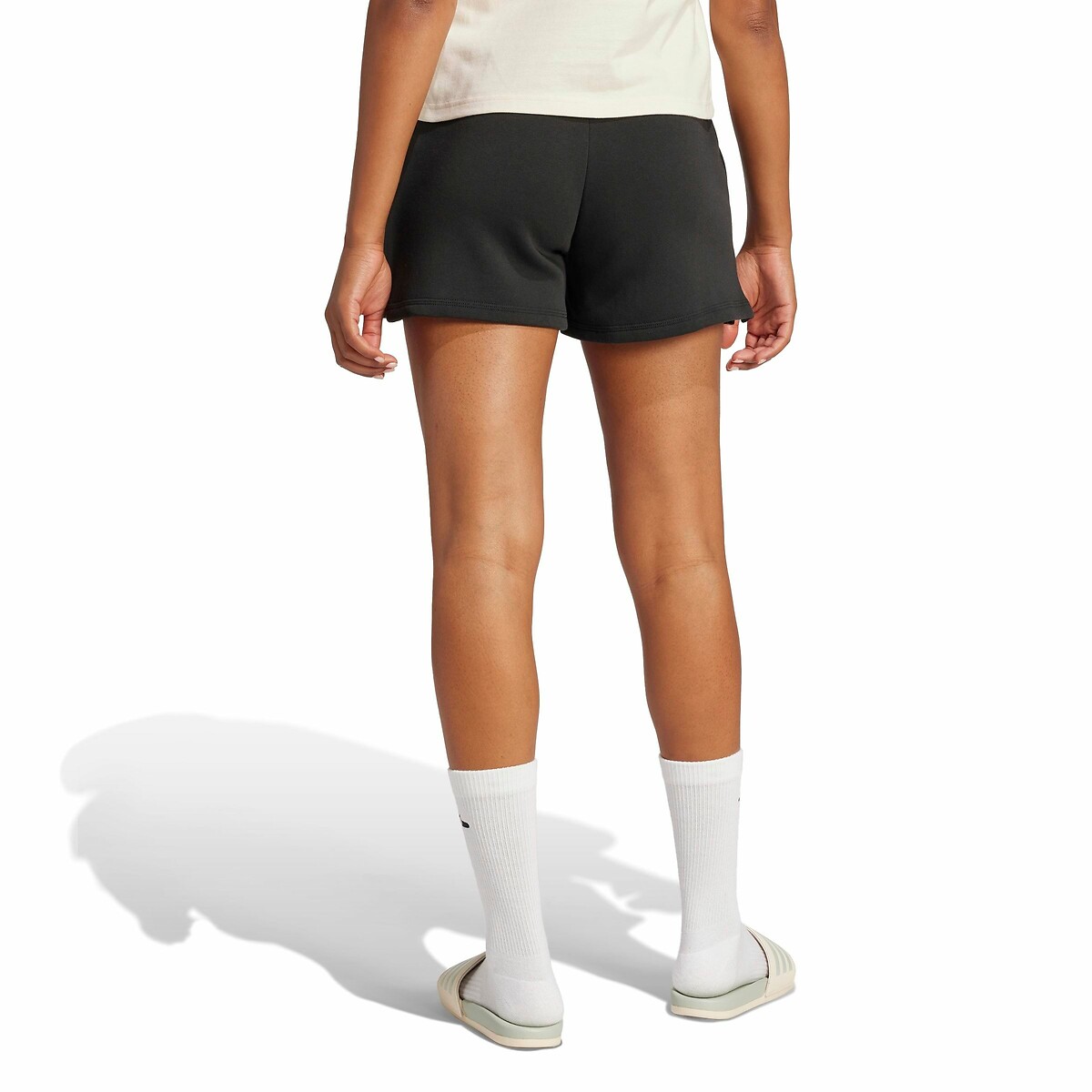 Roupas esportivas Adidas<br>Shorts com logo pequeno Essenciais