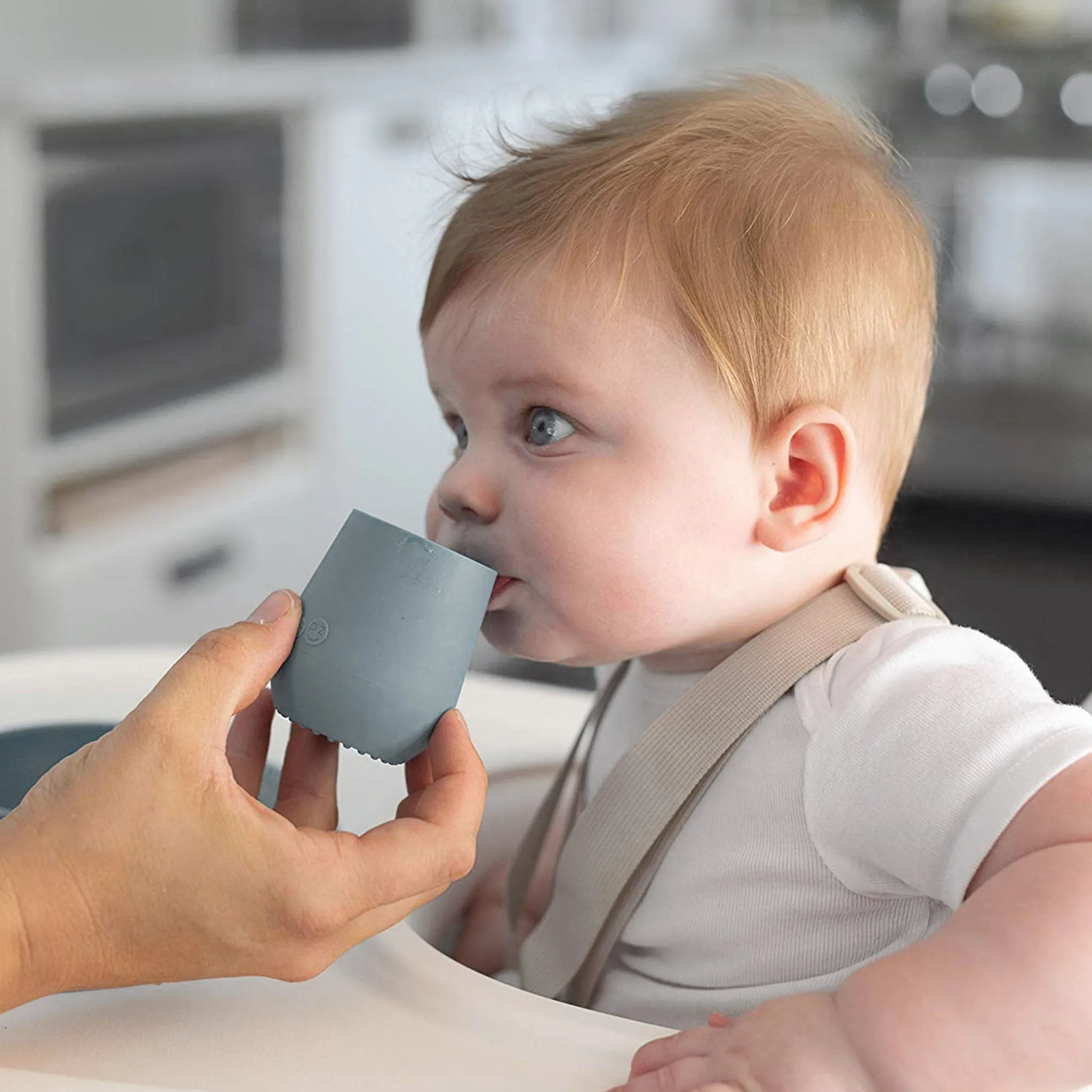 EZ PZ Fun Verre d'Apprentissage en Silicone Tiny Cup - Gris