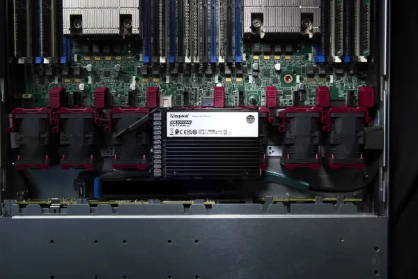 Kingston DC3000ME - SSD - Enterprise - krypteret - 3.84 TB - intern - 2.5