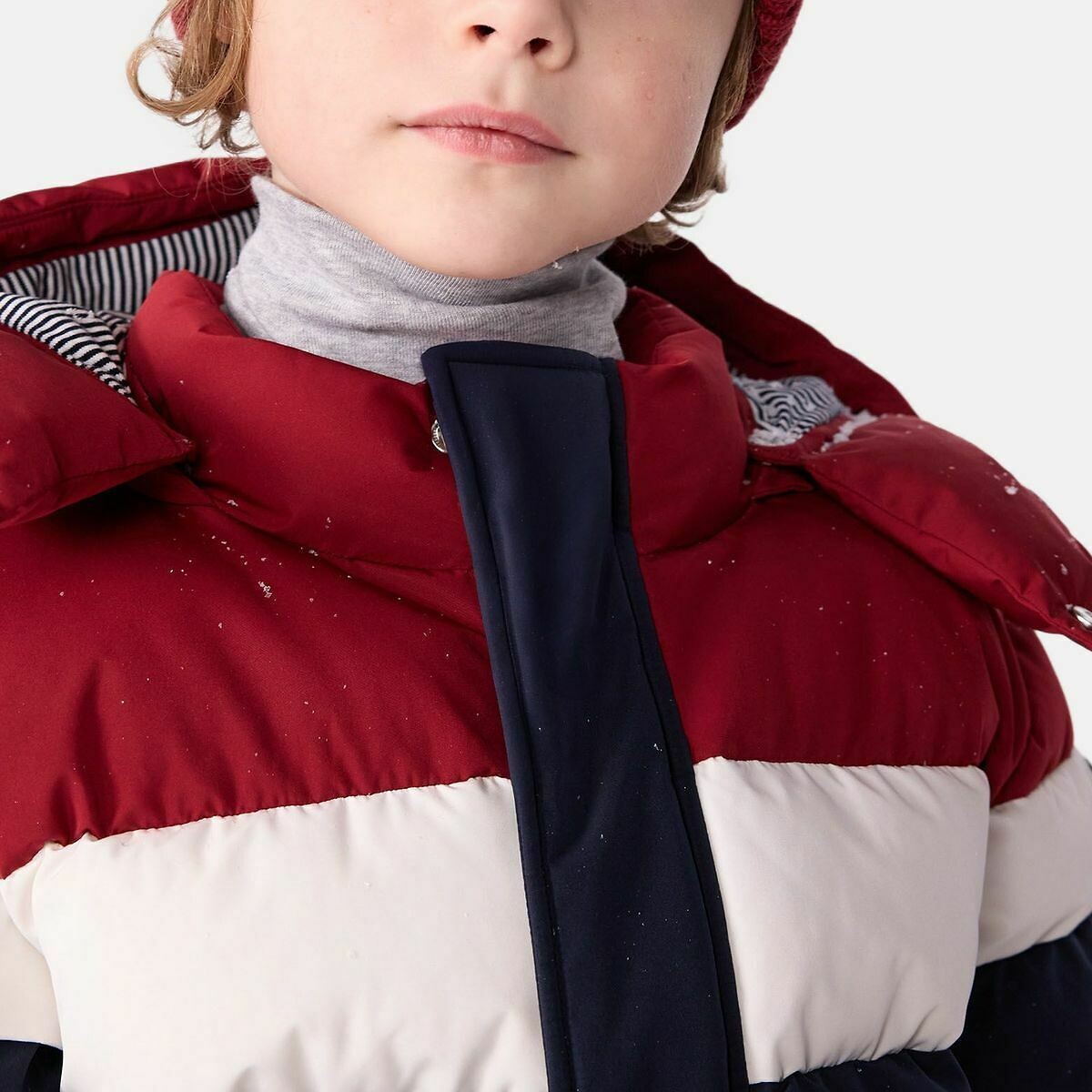 PETIT BATEAU<br>Jaqueta de plumas com capuz em blocos de cores
