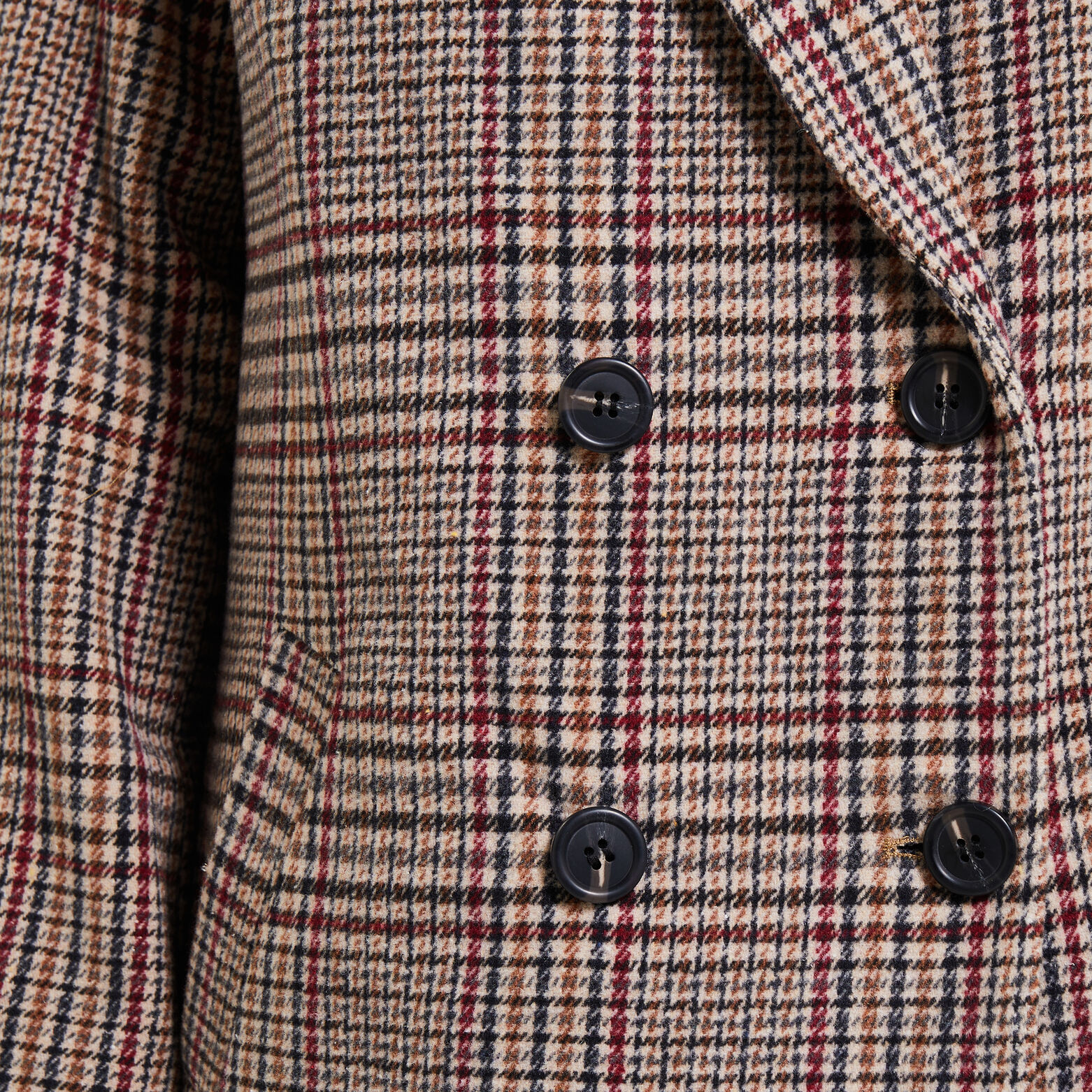 Manteau par-dessus femme