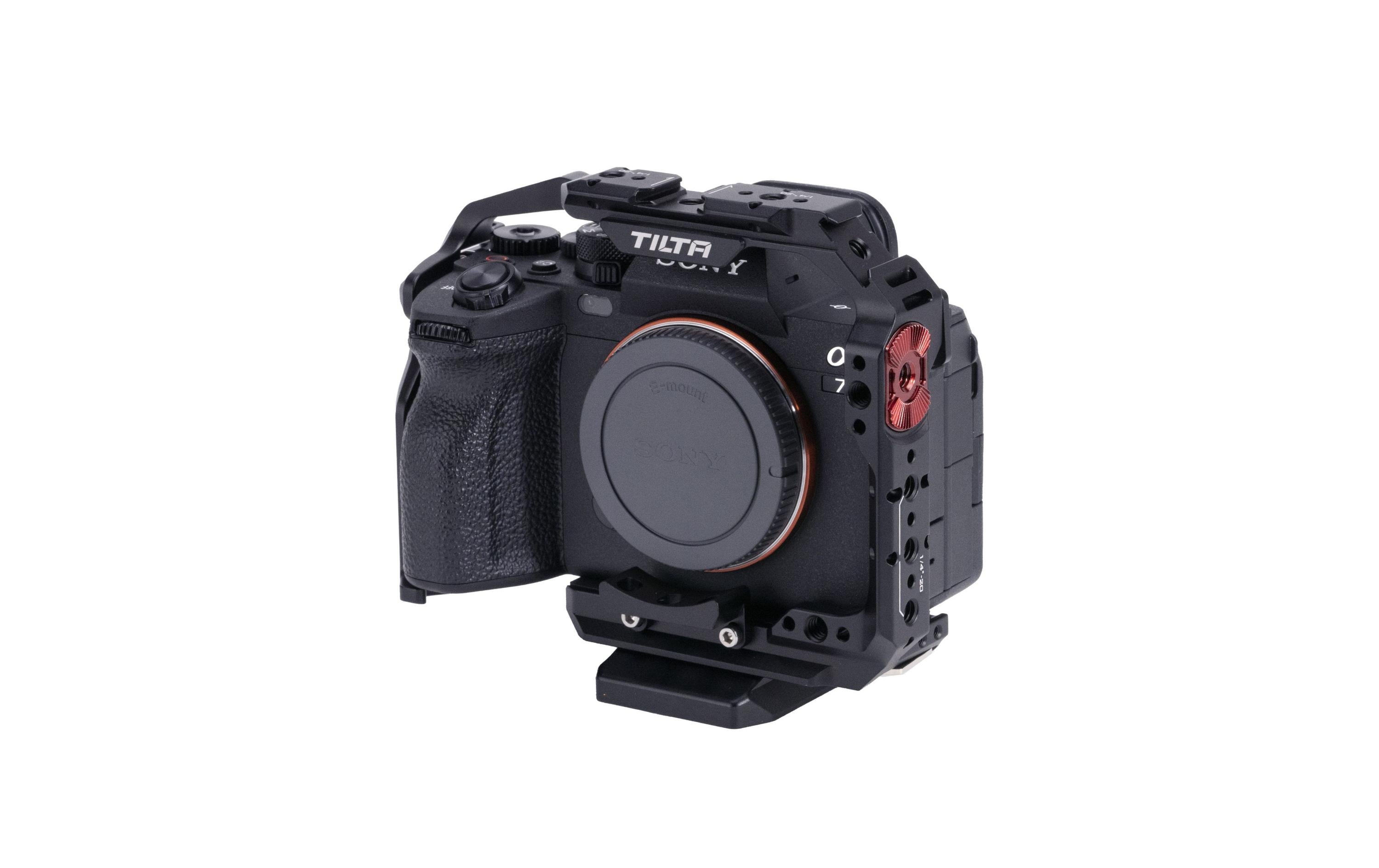 Full Camera Cage für Sony a7 IVBietet Schutz für die Sony a7 IV, a1, a7S III, a7R IV, a7R V, a7 III, a7R III, A9 und ermöglicht die Montage verschiedener Zubehörteile