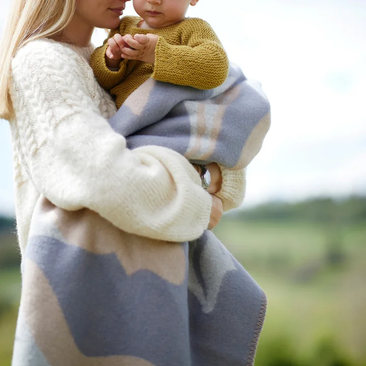 Røros Tweed - Fugl og Fisk Baby Wolldecke, grau / beige