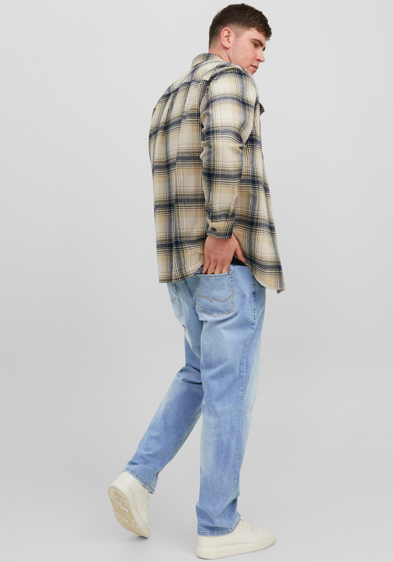 Jack & Jones PlusSize Tapered-fit-Jeans »JJIMIKE mit Abriebeffekten und funktionalen Taschen«, mit Used-Optik