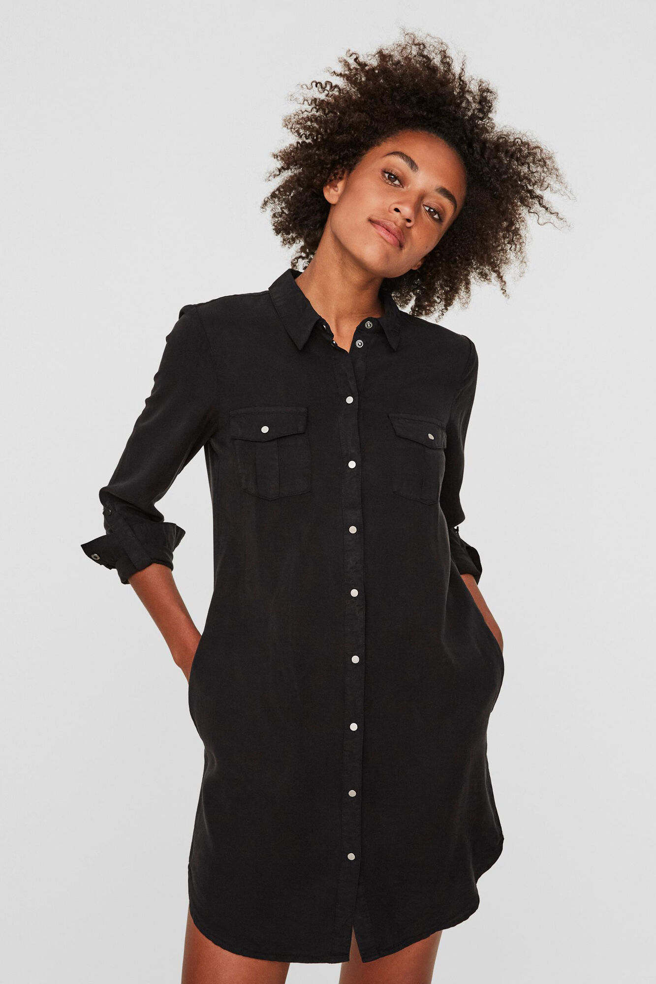 Vestido curto jeans com mangas compridas - Preto