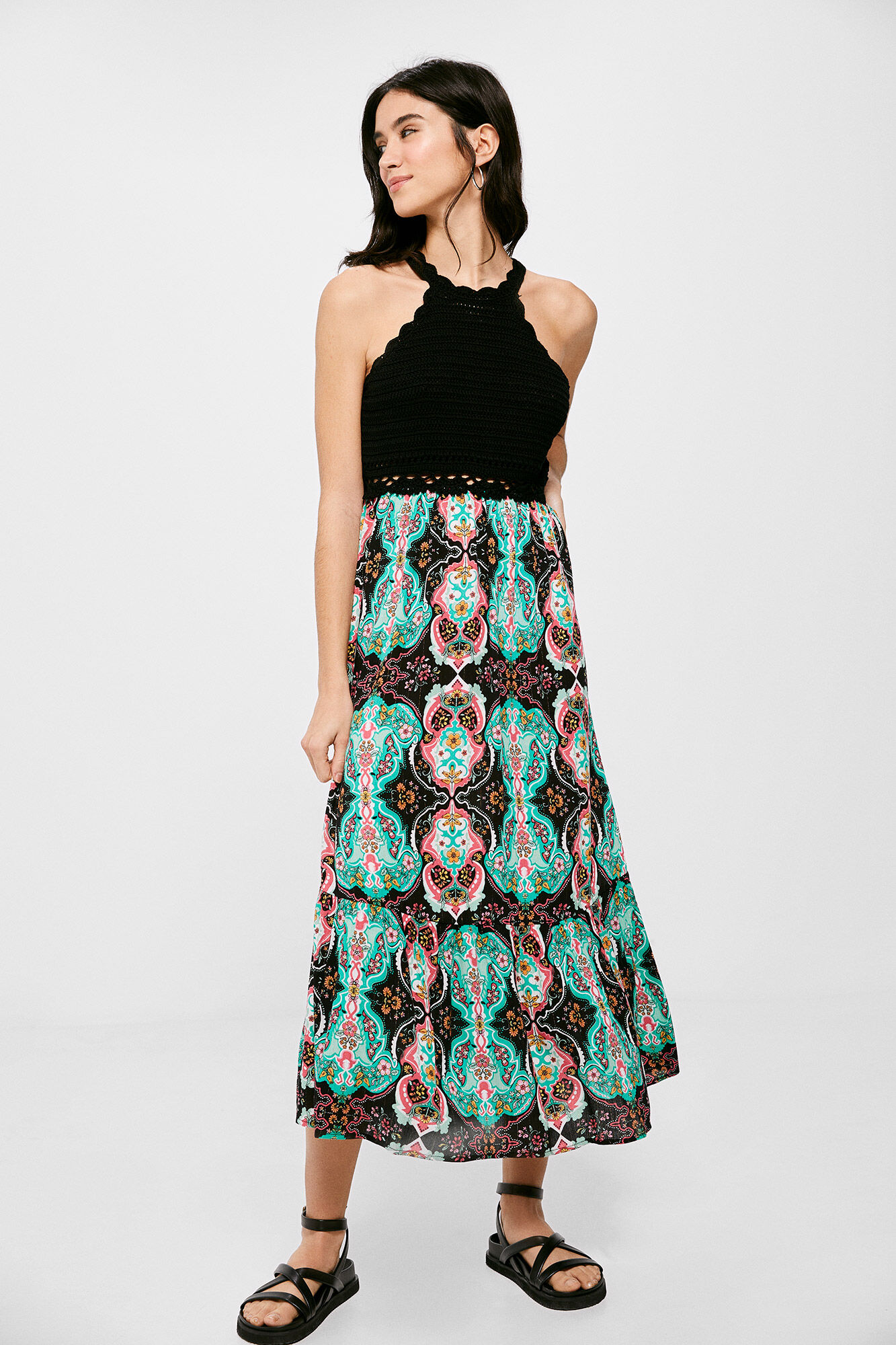Vestido midi com decote halter e detalhes em bico fino - preto