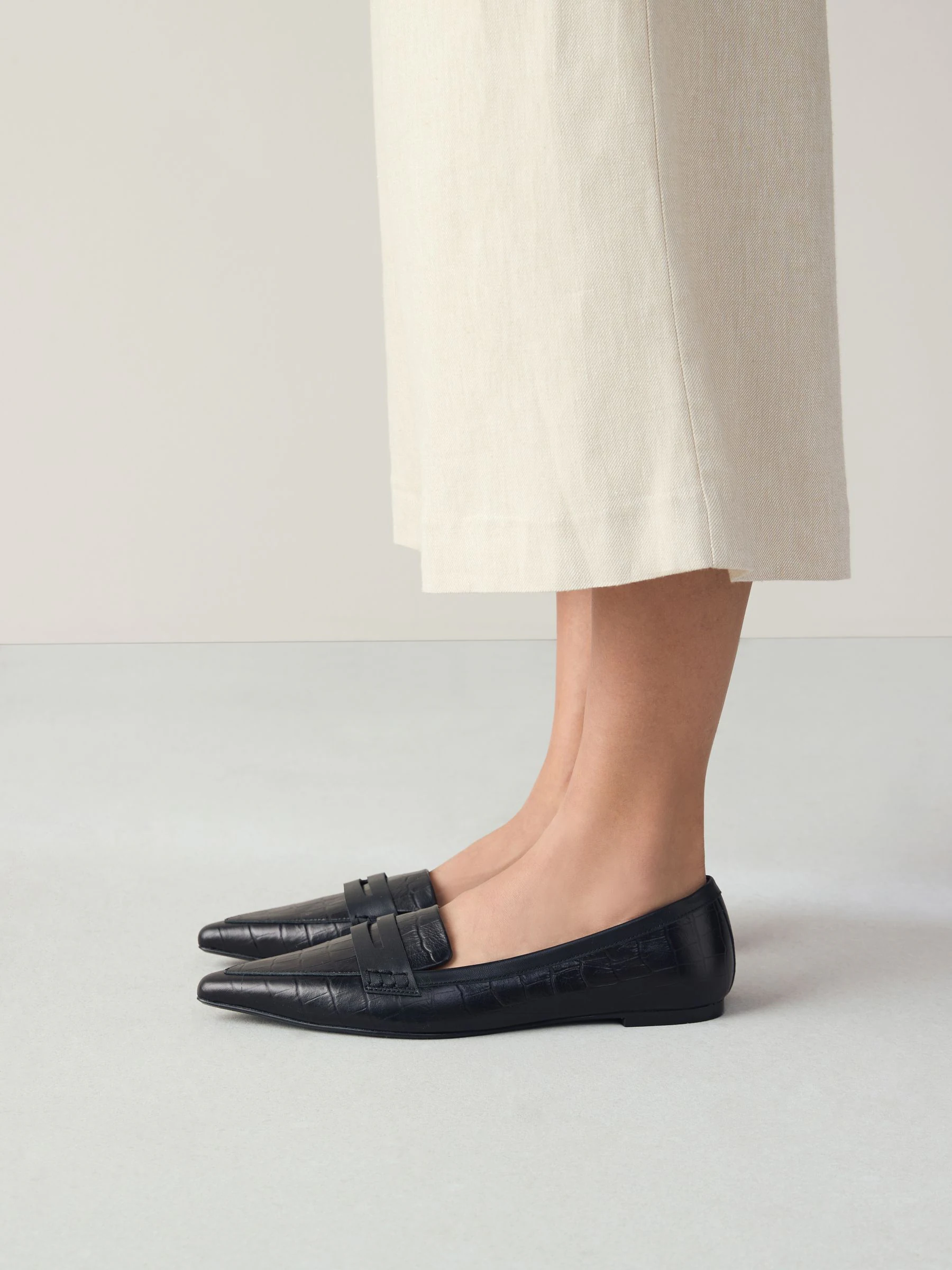 Black Croc Effect Embossed - Forever Comfort® Premium Leather Pointed Toe Loafers