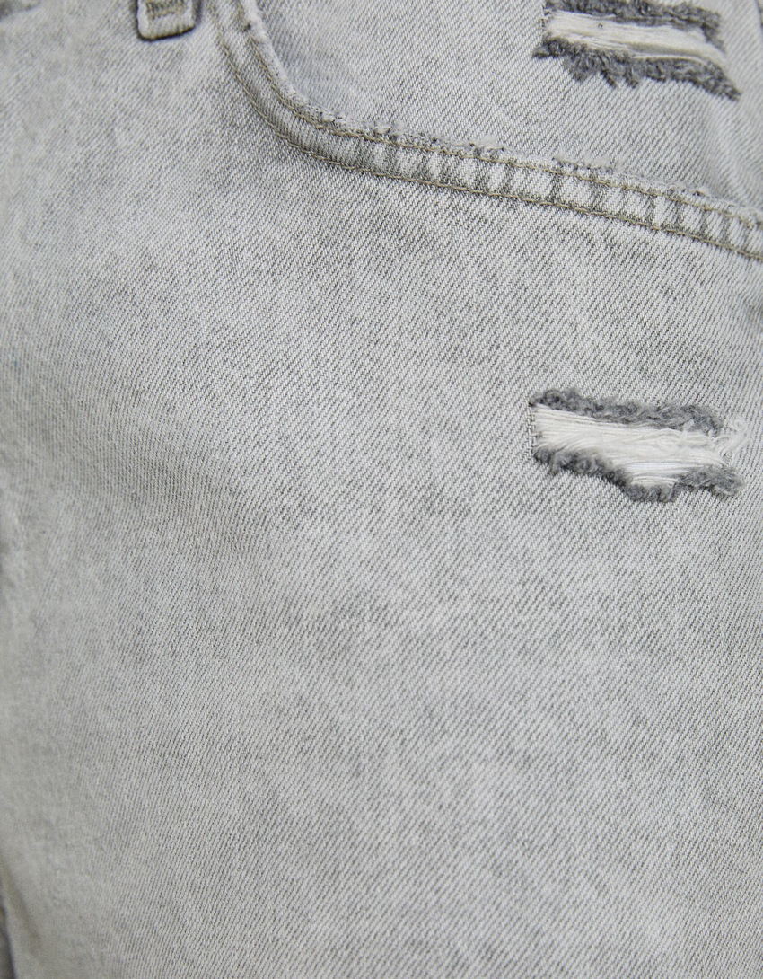 Bermuda jeans rasgada de corte justo