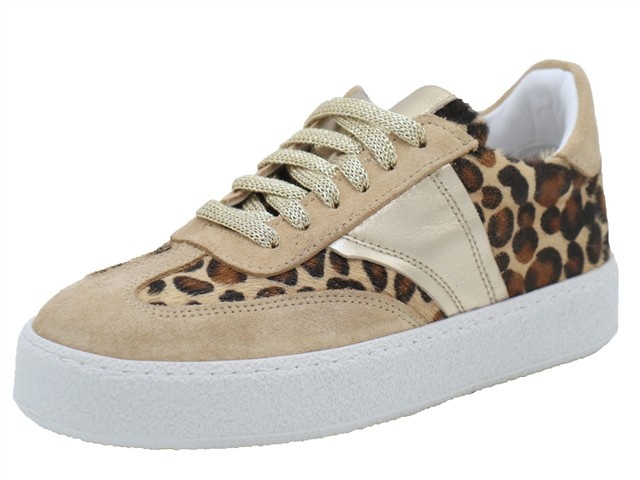 AQA Sneaker