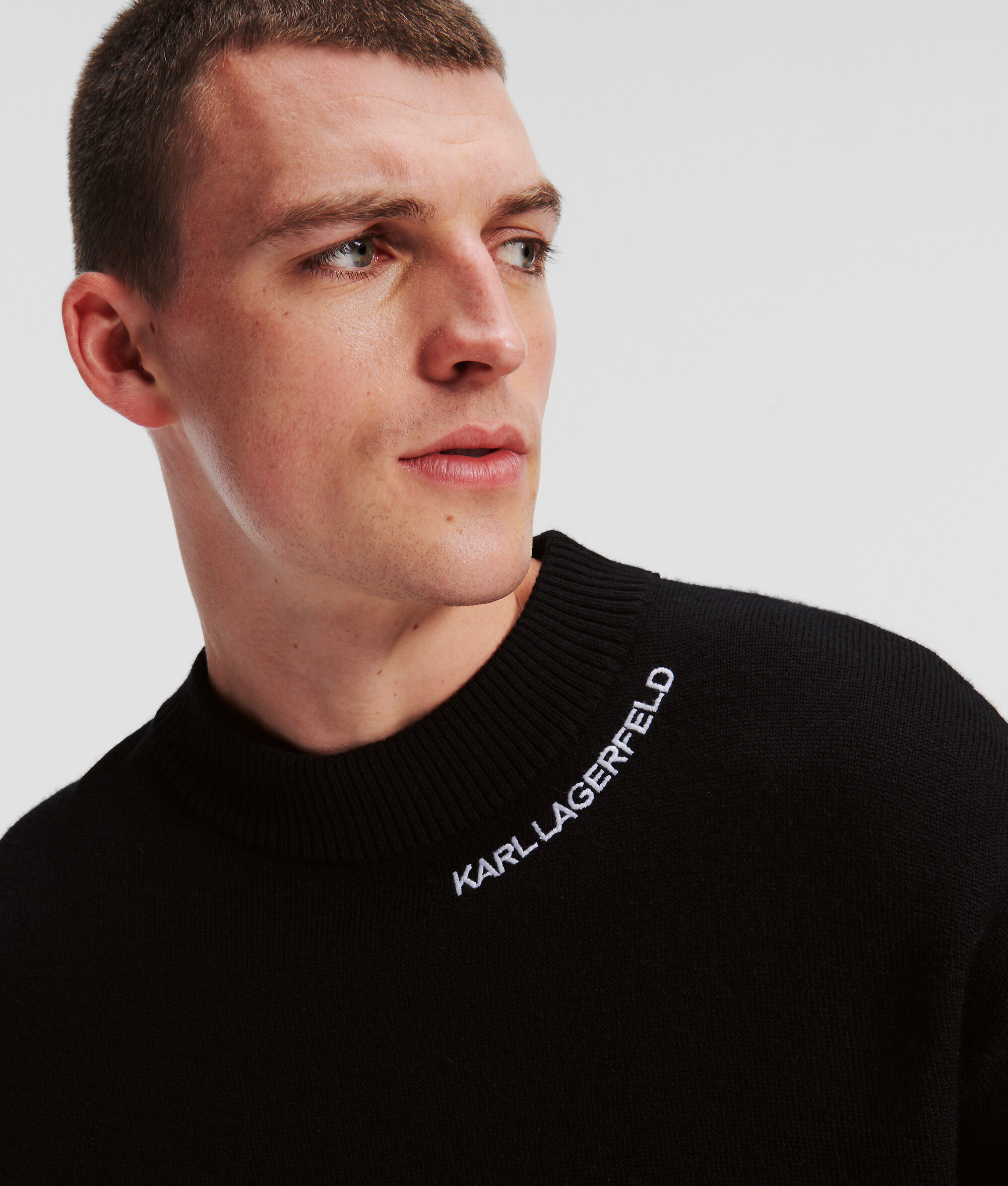 PULL À COL ROND AVEC LOGO KARL