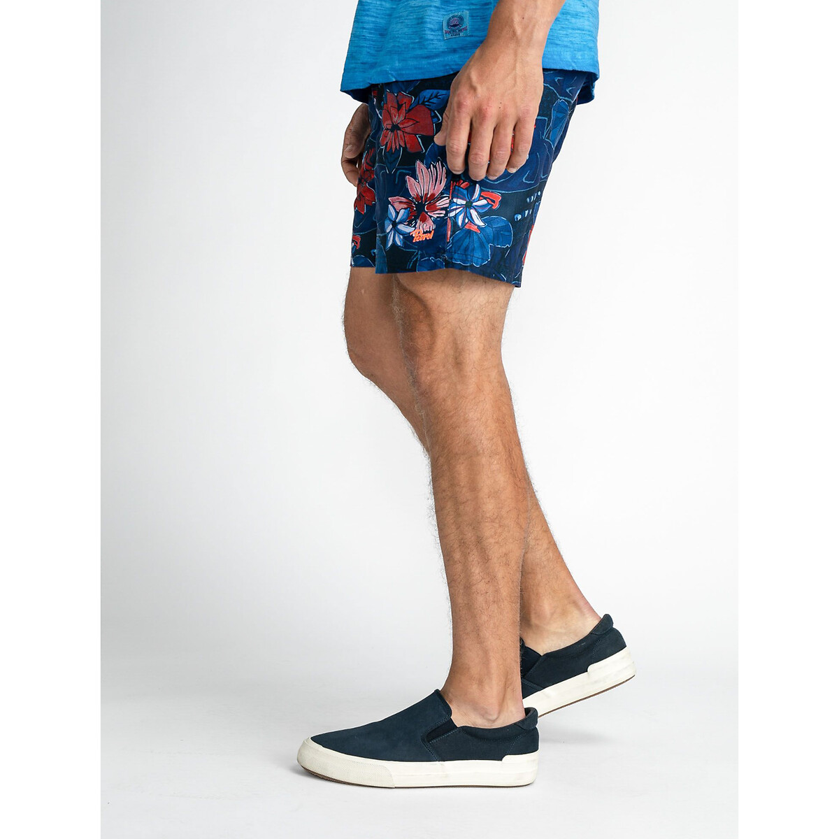 INDÚSTRIAS PETROLÍFERAS<br>Shorts de banho com estampa floral