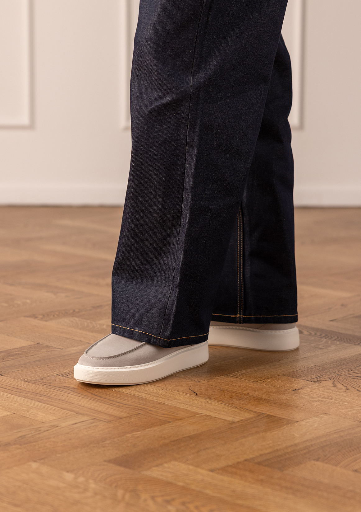 Licht grijze suède loafers