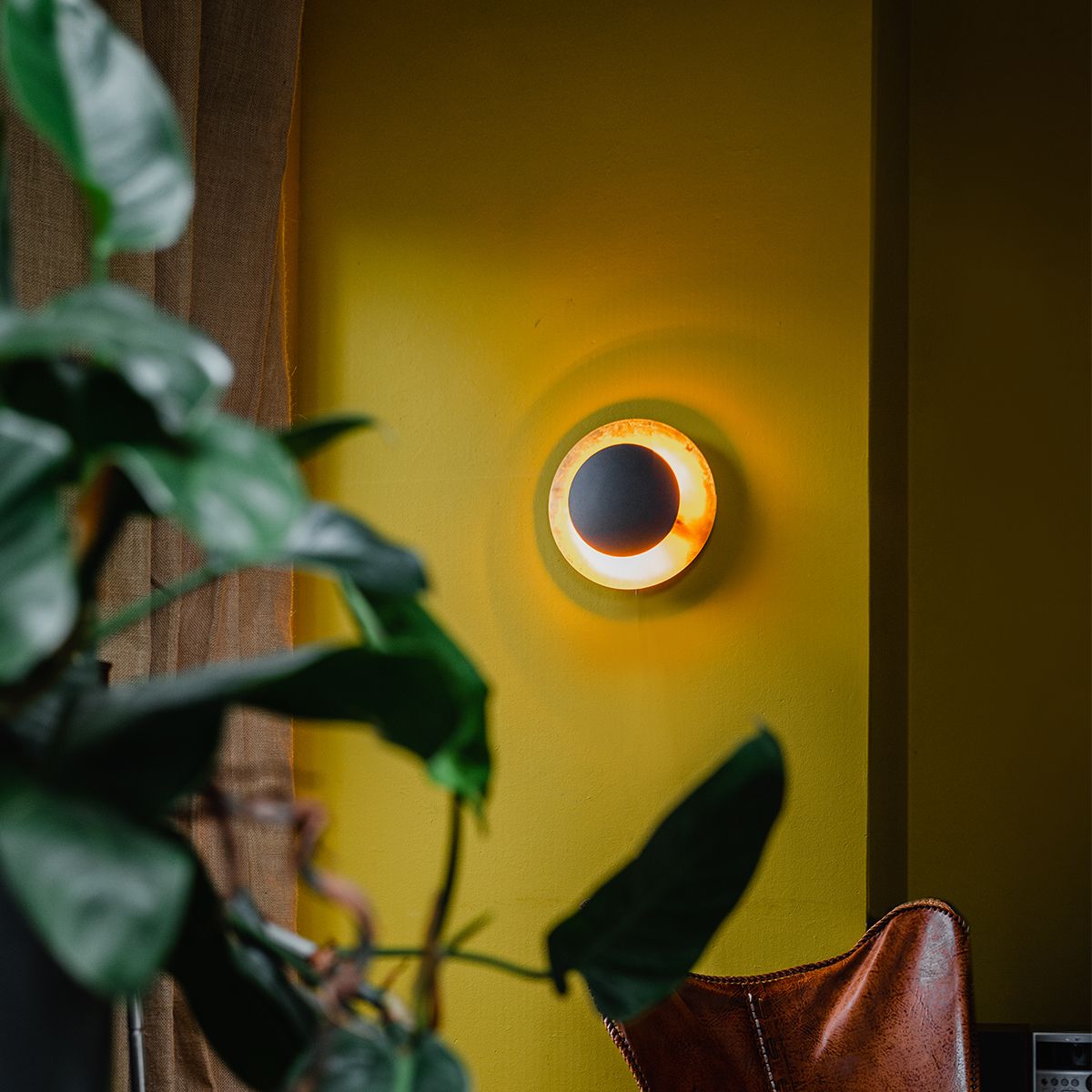 Art Deco wandlamp zwart met goud - Emilienne