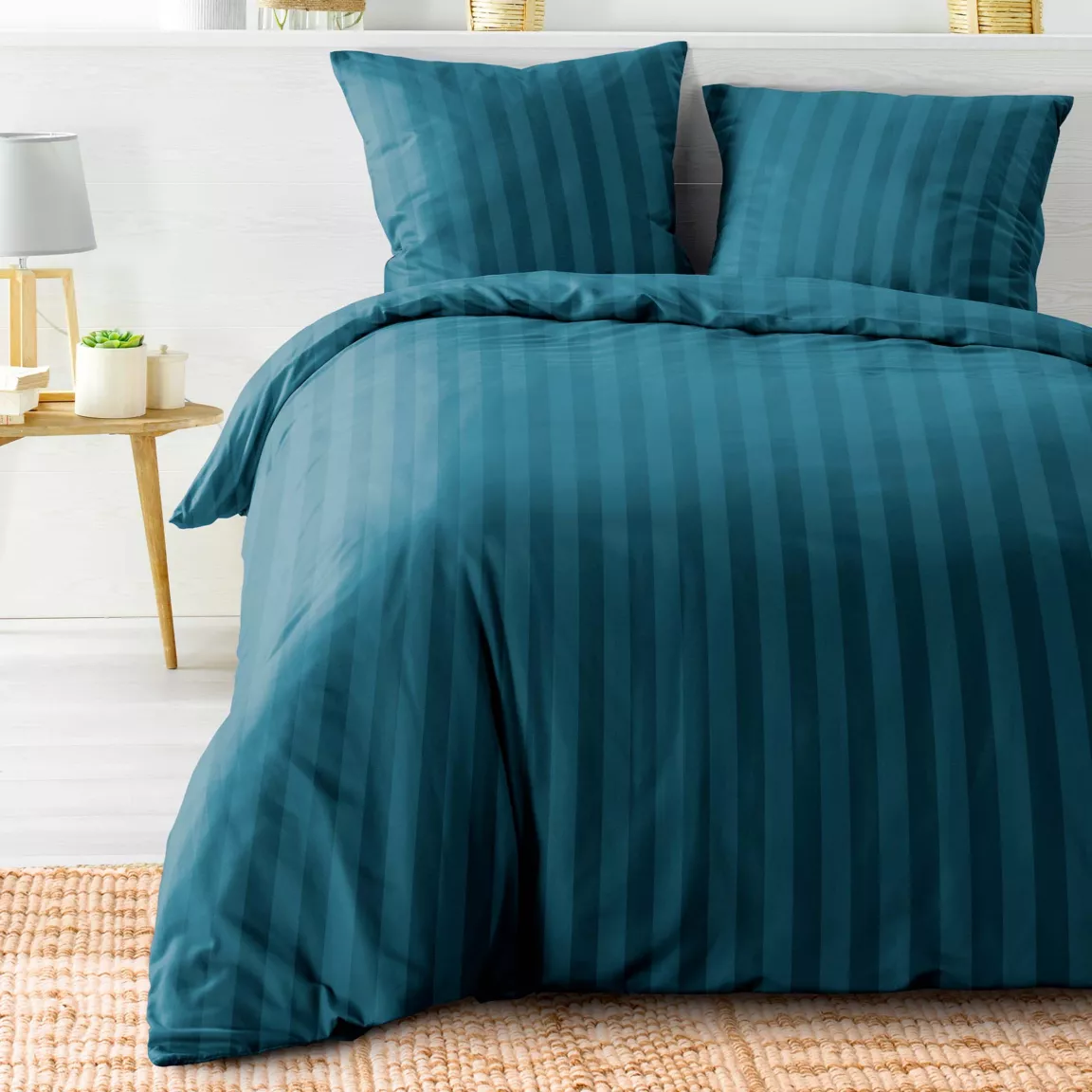 Housse de couette et deux taies microfibre (240 x 220 cm) Cleo Bleu nuit