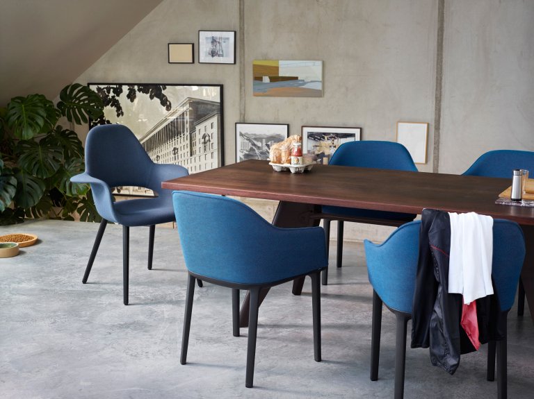 Vitra Softshell stoel met zwart onderstel, Plano 66