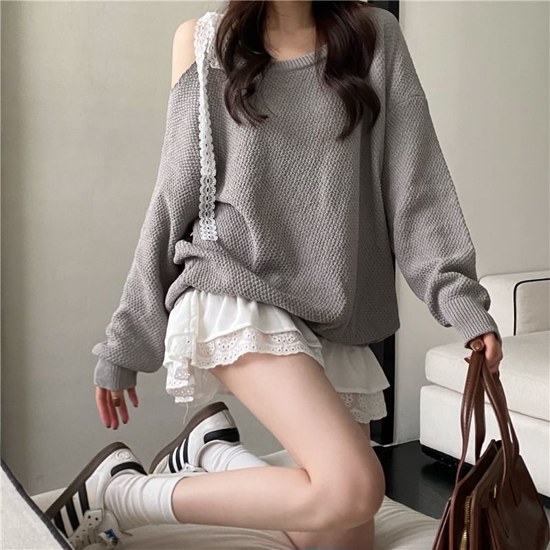 Moon City - Set: Nep tweedelige cold-shoulder kanten strik trui + hoge taille mini A-lijn rok met kant en gaatjes
